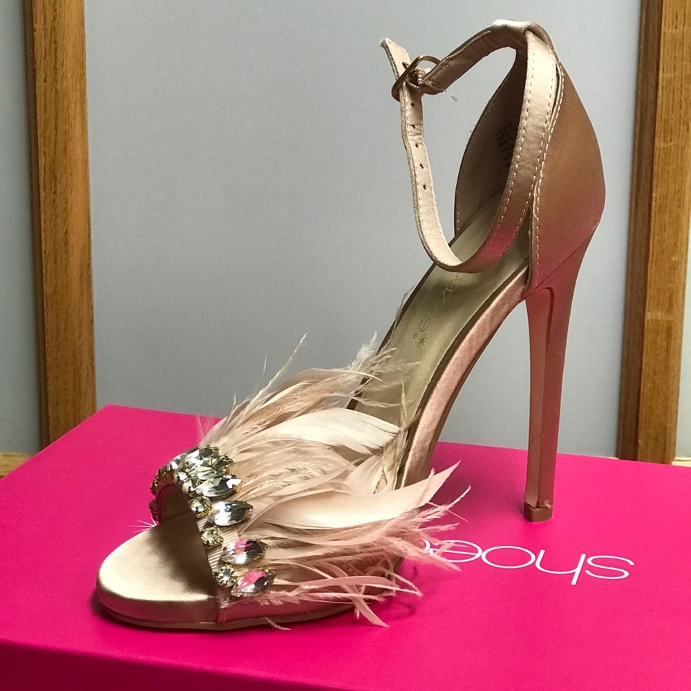 Stunning feather heel shoes